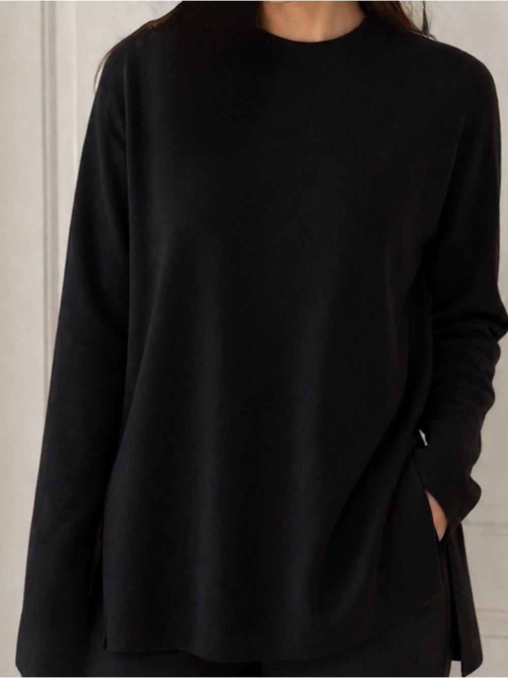 Theory Black Cashmere Long-Sleeve Crewneck Sweater